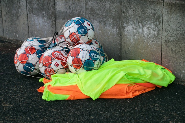 阿莫林拥抱过的英超射手宣布转会,曼联阿森纳争夺!违约金6000万.